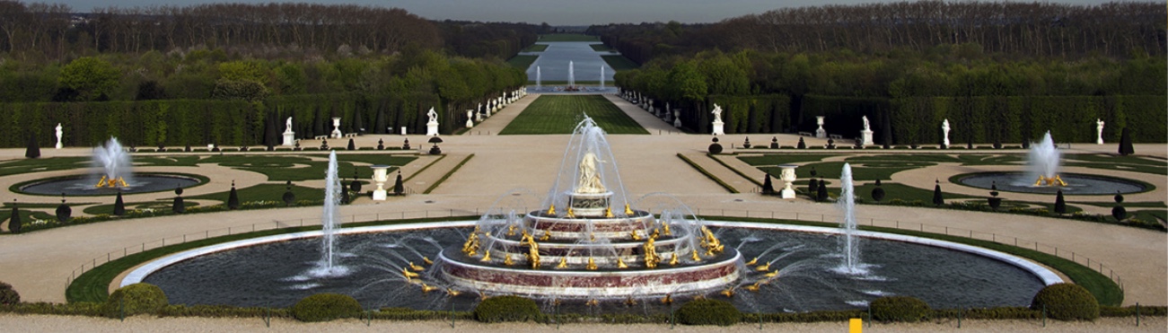 La sua impresa più grandiosa è la Reggia di Versailles, che fu costruita in ben 28 anni. Lì il re si trasferisce insieme al g