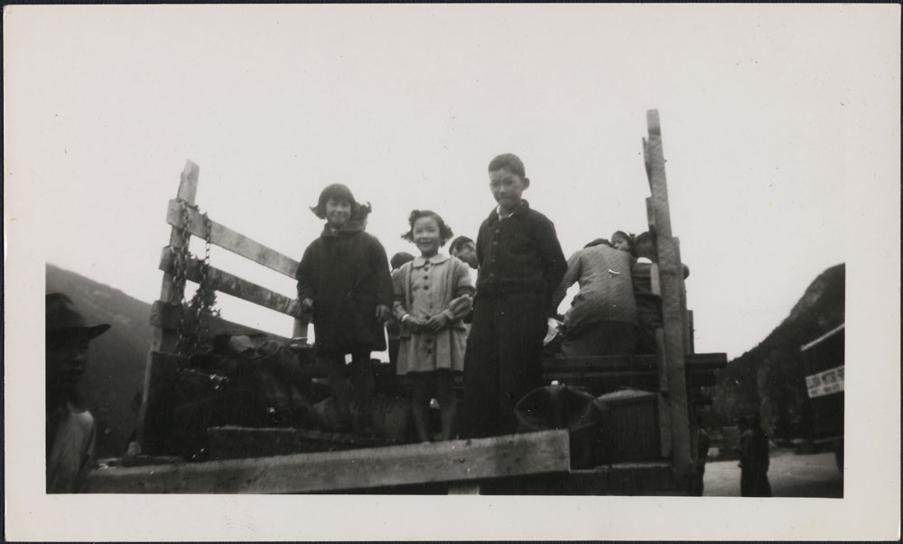 (David with his siblings in the camp)