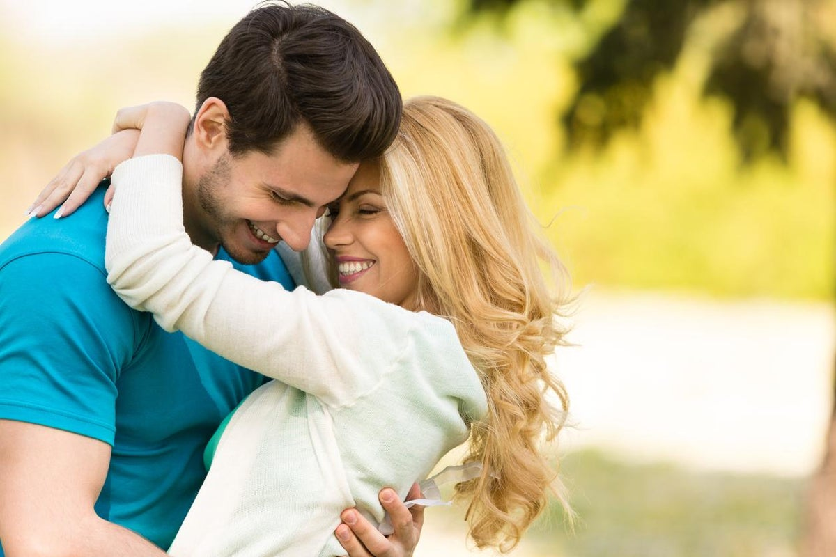 Raison 3: Les belles personnes peuvent former des relations plus facilement