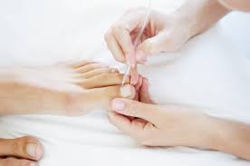 REPOUSSAGE DES CUTICULES