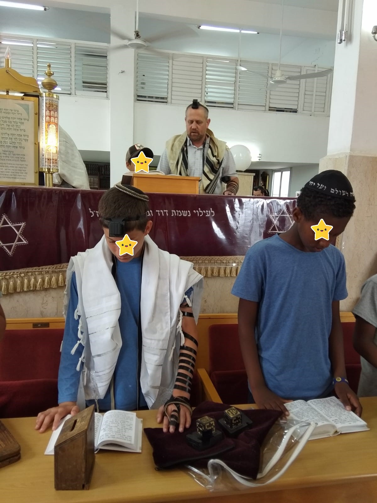 סיירת תלמודית
למידת דף יומי בחבורה, תפילה משותפת לבוגרים בימי שלישי בבית כנסת קהילתי.