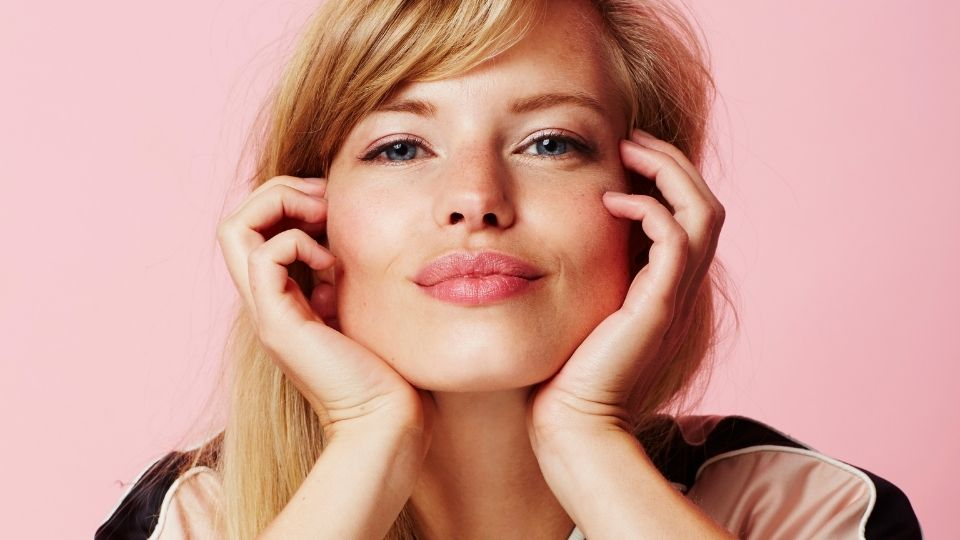 Explication : Le privilège de la beauté consiste d'avoir des caractéristiques qui sont conventionnellement attrayantes.