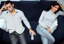 "Familiarity breeds contempt."

When you're around someone for too long, you get tired of them and annoyed by them.