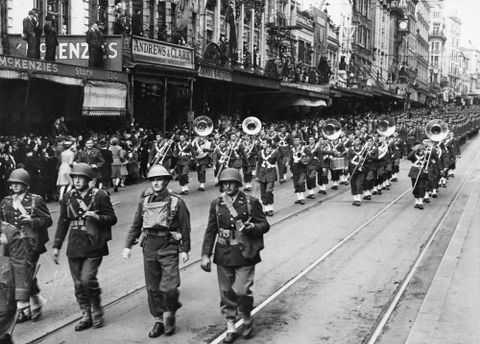 →"New Zealand immediately joined the war effort to help Britain.  (Armstrong, 2017)
