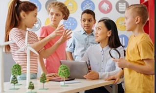 Los Proyectos Educativos Institucionales y en la dificultad de los maestros para sustentar objetiva y científicamente su Tal 