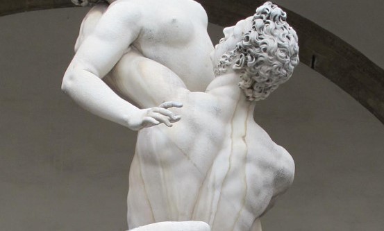 il giovane romano si configura come strumento di unione fra il vecchio e la sabina