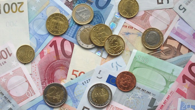 Le 1er janvier 2002, arrivait l'euro. Une véritable révolution monétaire et sociétale prévue par le traité de Maastricht de 1