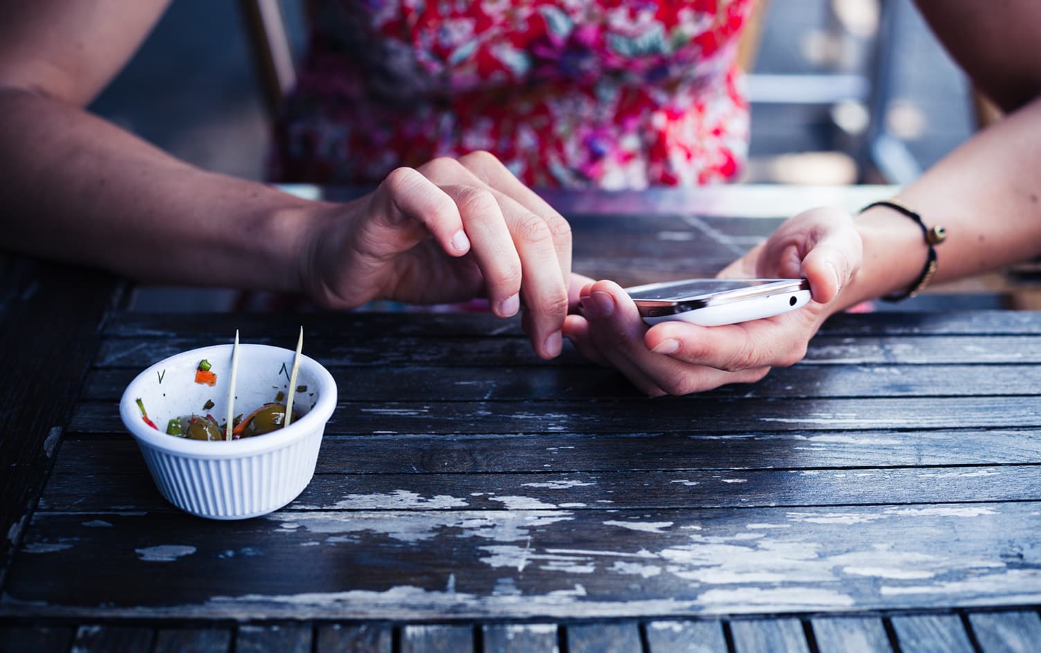 when you're eating while on your phone