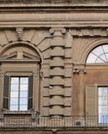 al primo piano, semicolonne ioniche con bugne parallelepipede