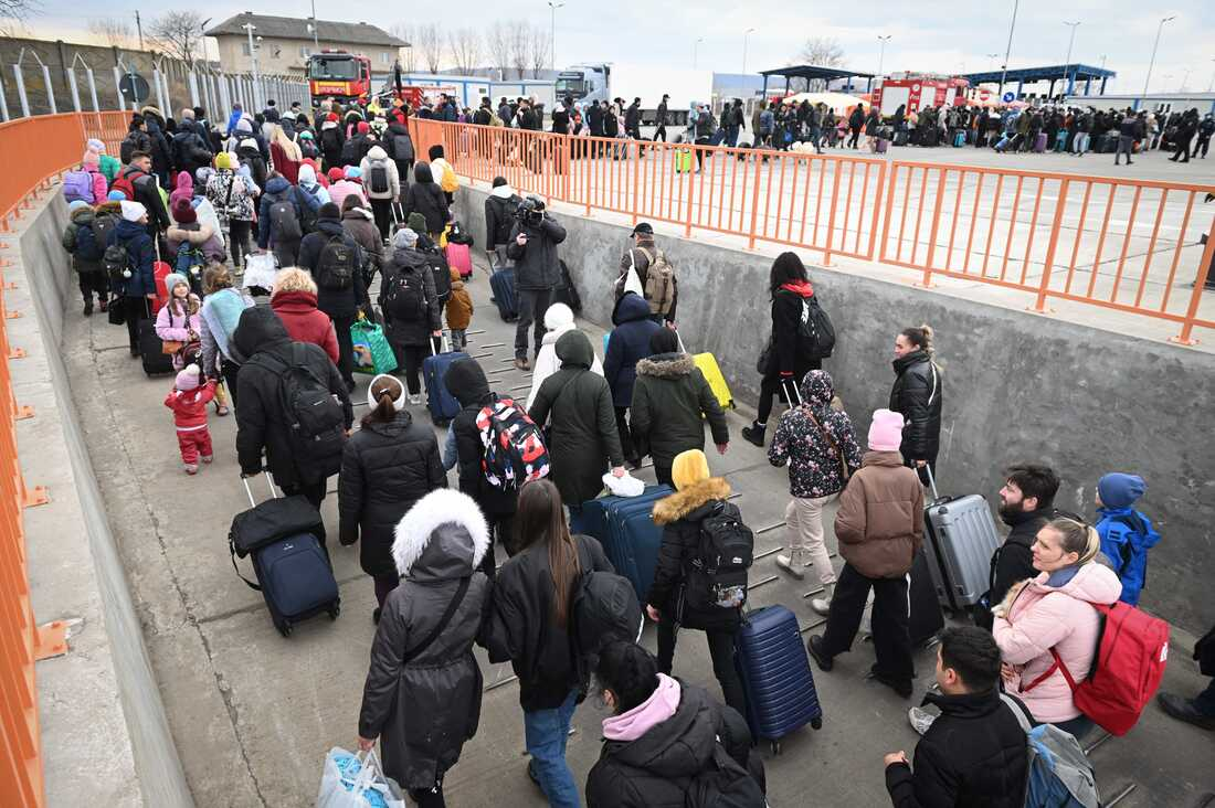 Media

Canadians flee Ukraine and try to find passage back to Canada after Russian President Vladimir Putin defied internatio