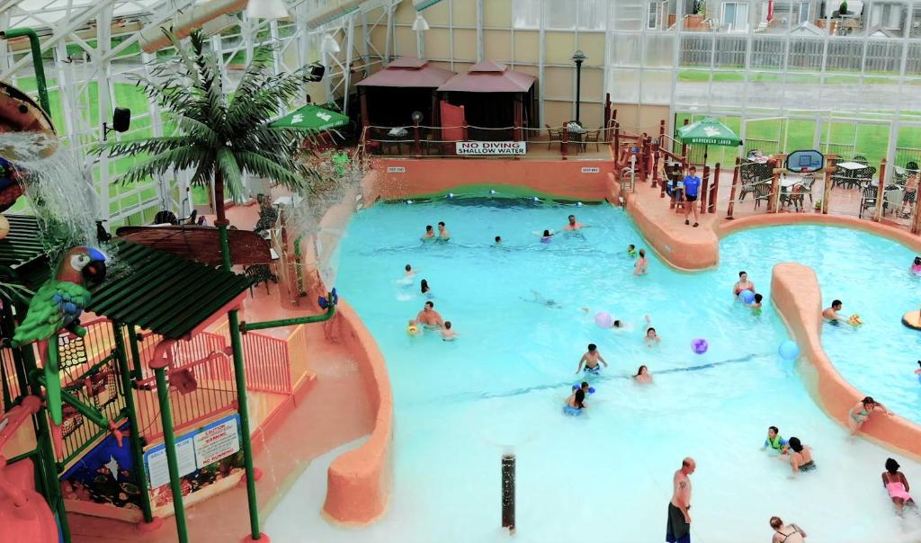 December: My first memorable trip to Niagara Falls!! We went to a hotel where we stayed for a
couple of nights, and the best 