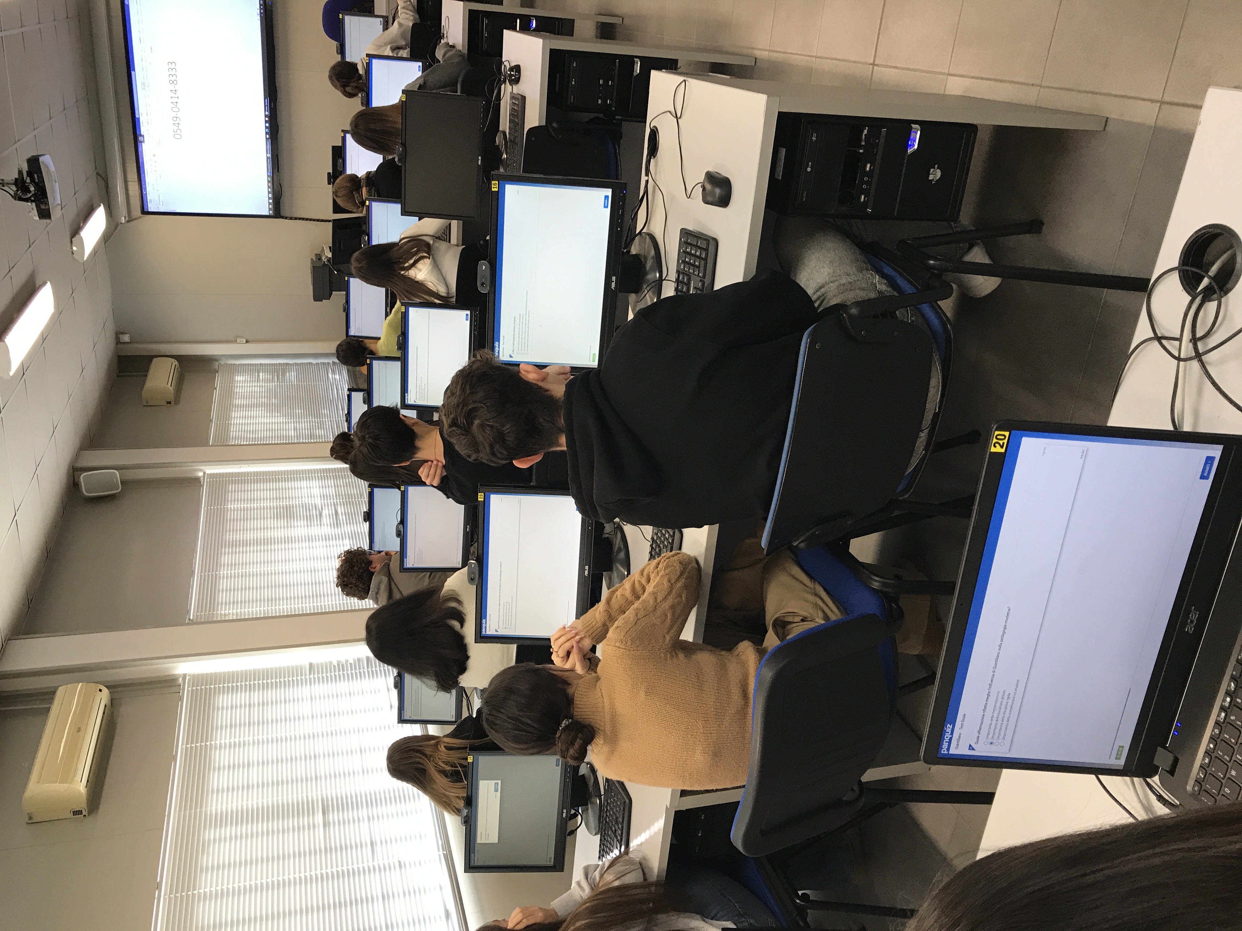 SCENARIO 2. 
UN LABORATORIO
PER LAVORARE
CON I TESTI LATINI