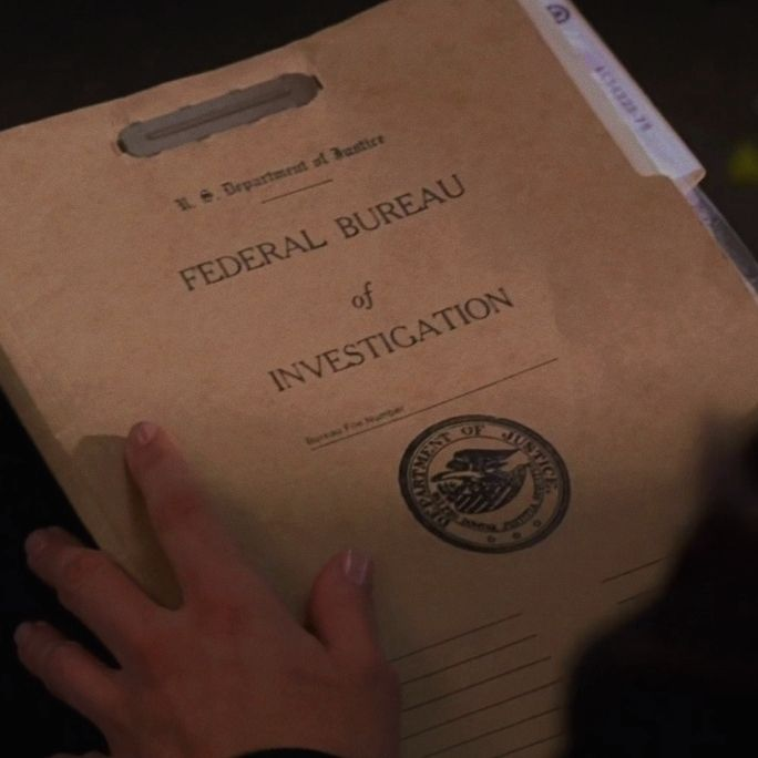 Connection to text: "Hannah has always though of herself as living in a fairy tale where she;s not the star" (Yoon 116) This 