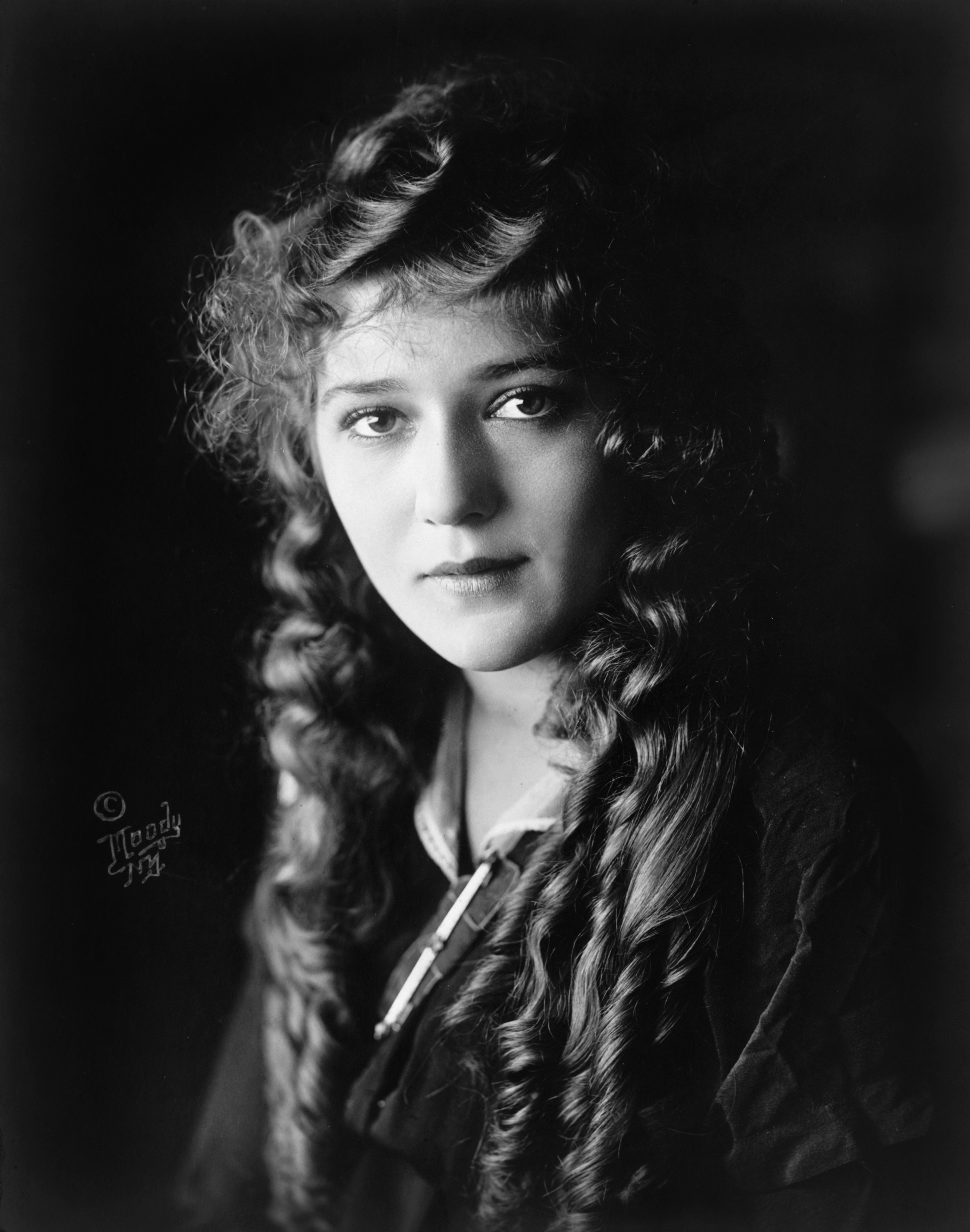 More Canadian films were made an Canadian actors were celebrated. The photo here is of famous actor Mary Pickford who has won
