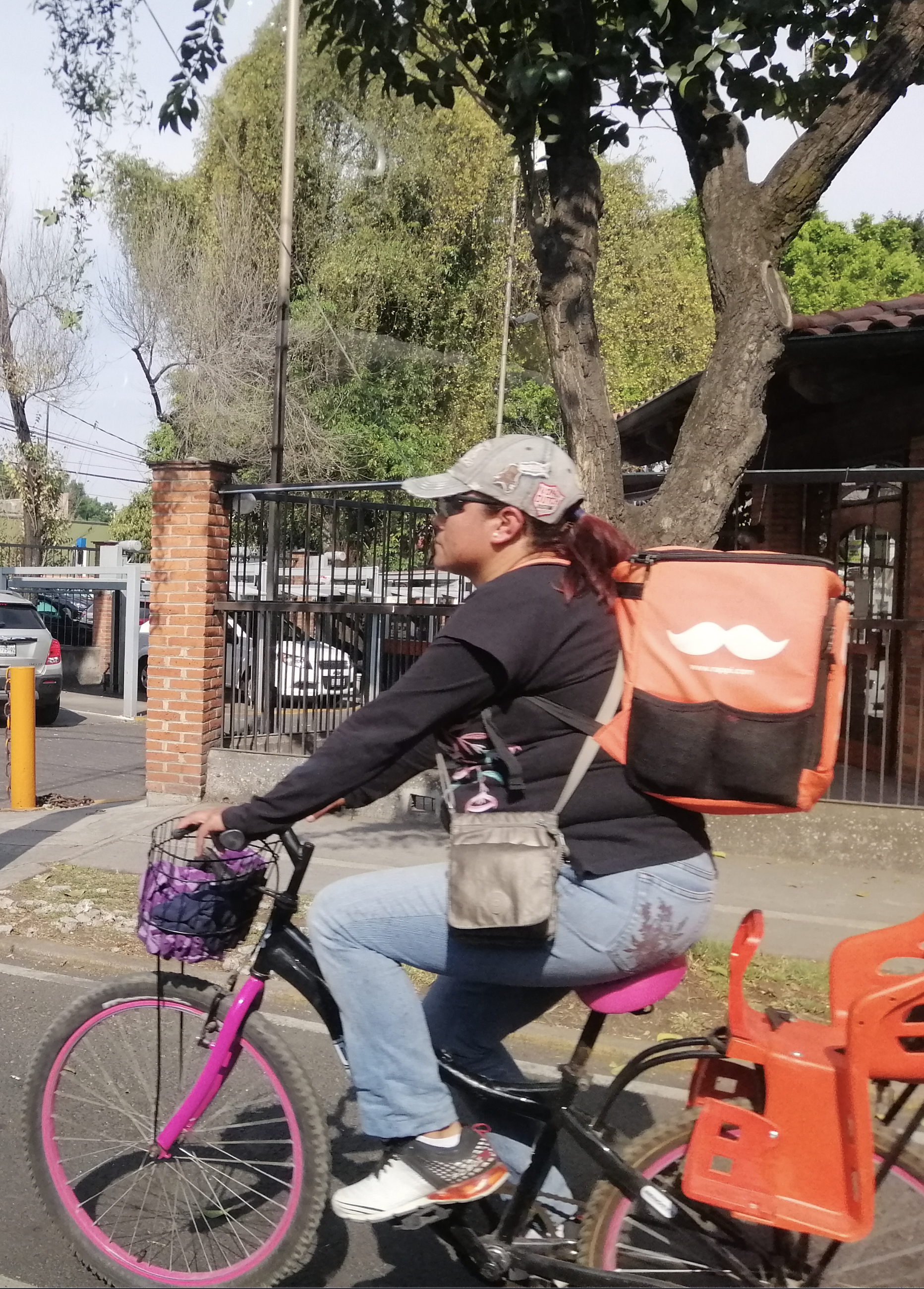 Madre trabajadora de Rappi. 
8 de marzo. Día de la Mujer