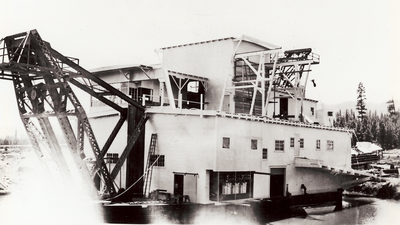 In 1912, a Yuba-style dredge was created in the south of the city.