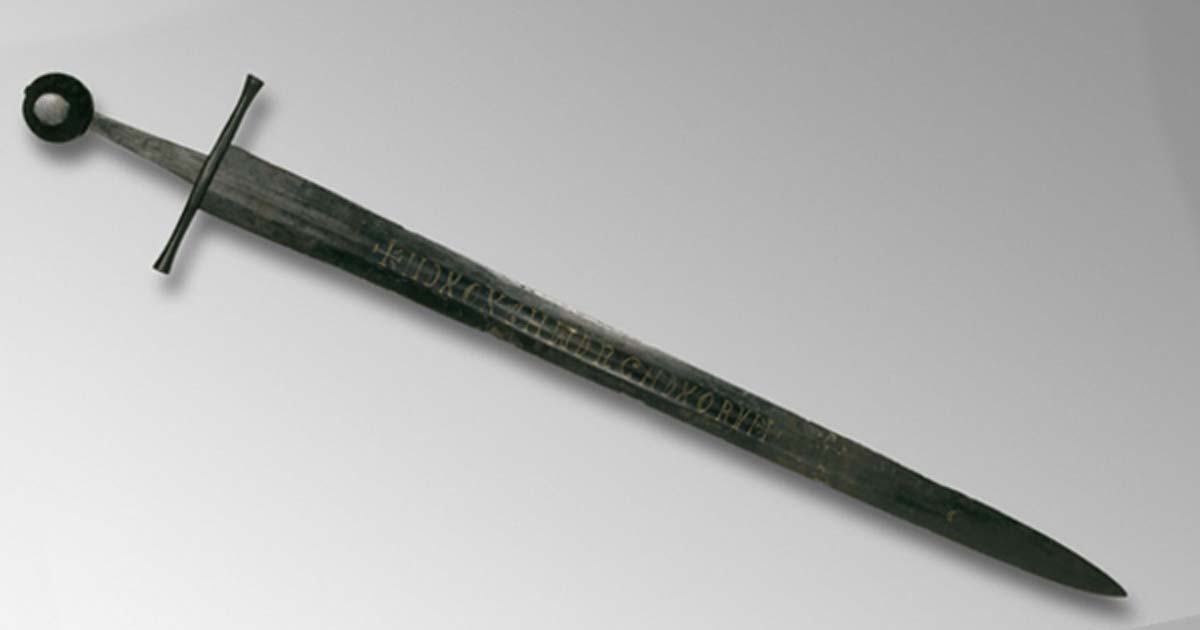 Artifacts - There are many artifacts left from the Medieval days in England. Swords and Armor, coins , castles, jewelry, cutl