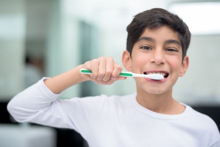 Je me brosse les dents (brosse électrique)