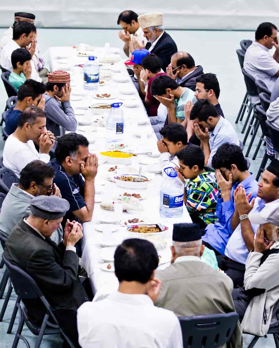 Ramadan er den islamske fastemåneden, måneårets niende måned. Fasten, eller sawm på arabisk, i ramadan er en av islams fem sø