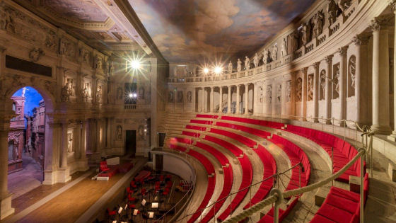 Il Teatro Olimpico è rimasto praticamente intatto a partire dalla sua costruzione nonostante la delicatezza e la fragilità de