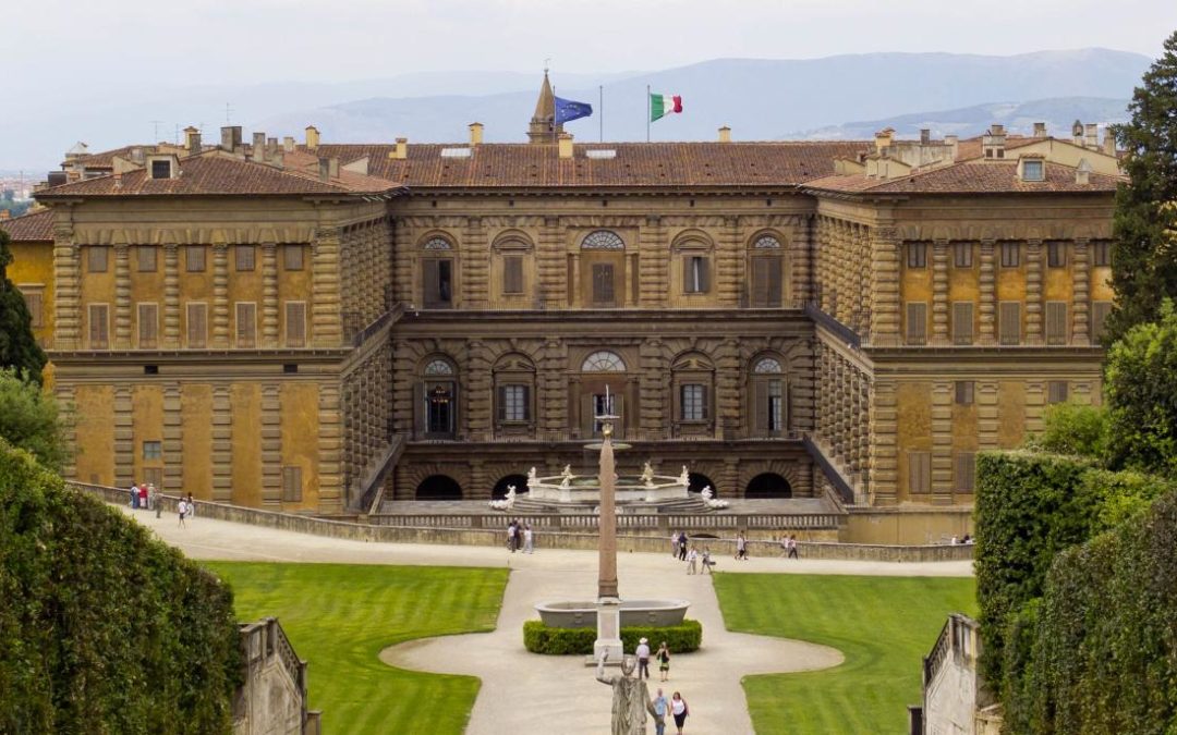 L’intervento più significativo è rappresentato dal cortile a U aperto verso il giardino.