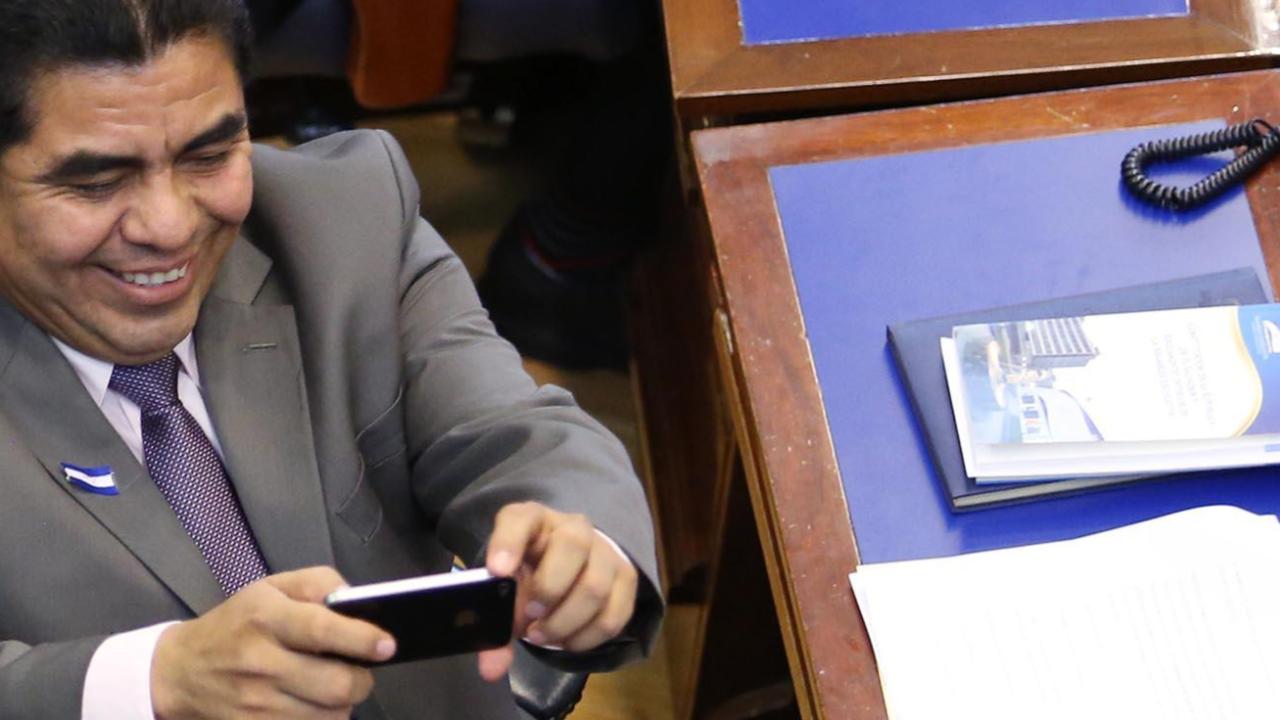 Ejemplo:conocer las nuevas reformas a través de paginas web, hacer tramites o sacar citas por estas mismas, y leer artículos 